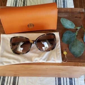 Tory Burch**** Sun Glasses